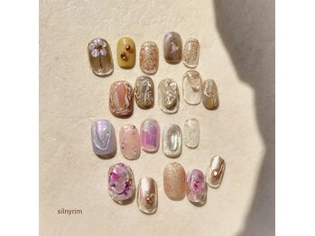 シルニー リム(Silny rim)/アシンメトリーニュアンスネイル