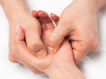 整体オガサワラ/歴20年整体院のハンドマッサージ