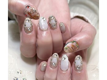 ティアリス(NAIL SALON TIARIS)の写真/《暦15年・1級ネイリストのプライベートサロン》持ち込みの再現力に自信アリ◎お任せデザインも高評価♪