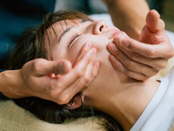 ビーレナトゥス(B Renatus)/フェイシャル&ヘッドスパ