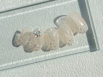 ビジュー盛りラメグラネイル