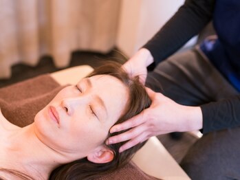 サロン ド ツリーズ(Salon de Trees)/小顔矯正の様子