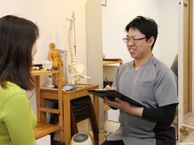 双和堂の雰囲気（姿勢の歪みを丁寧に説明します。蒲生四丁目/腰痛/骨盤矯正/頭痛）