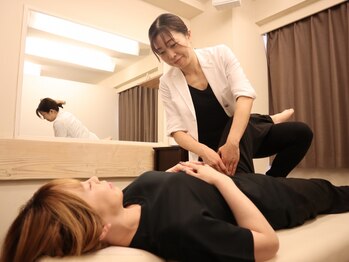 横浜駅きた西整体院の写真/腰が重い…それ、骨盤の硬さが原因かも？骨盤ケアで“ふわっ”と軽やかボディに♪