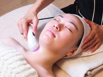 サラ ベル(SARAH BELLE)/首や目元ケアは近赤外線で導入