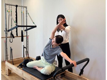 レイズスタイル 北本市(REIS STYLE)の写真/【姿勢改善コース】 猫背・反り腰、左右の歪み!ピラティスで「姿勢改善」を叶える♪初めての方も大歓迎☆