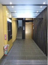 ドリームバスト 日本橋(Dream Bust)/階段を上がってすぐ