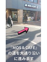 『MOS&CAFE』の道を大通り沿いに進みます♪