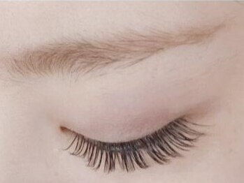 ハレ エム(Hale*m)の写真/ボリューミーなのにフワフワ羽のような仕上がりに♪自まつげに負担の少ない施術で自然なボリュームを実現☆