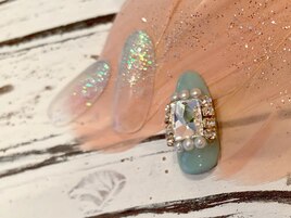 ブライダルにも☆ビジューネイル