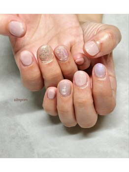 シルニー リム(Silny rim)/アシンメトリーニュアンスネイル