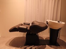 ミミ(MIMI)の雰囲気(上質な寝心地を叶えるフルフラットなシャンプー台)