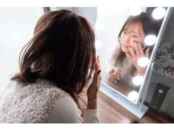 アイノア(ainoa)/施術後鏡をみてお肌チェック