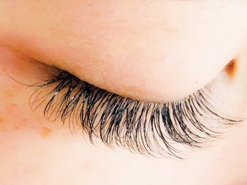 フレイムス アイラッシュ アンド ネイル(FRAMES)/3Dボリューム×フラット