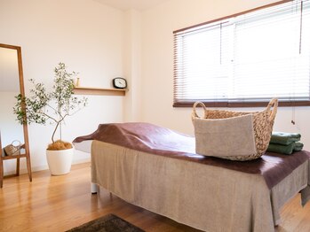 スクナビコナ鍼灸院/リラックス最優先のデザイン