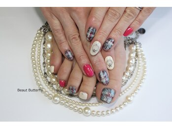  Beaut Butterflyデザインネイル