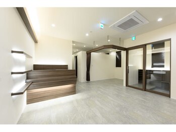 フルライフ(FULL LIFE)/広々とした落ち着いた待合室