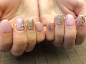 プラハネイル(+HER 美甲)/ホイル×星