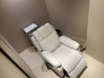 マキュム(MAQUM)/リクライニングチェアの個室あり
