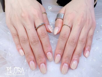 フローラ(flora)の写真/《魅せる指先はお任せ♪》シンプルだからこそこだわりの美爪へ◇オフィスでもOKな上品ネイルも大人気♪