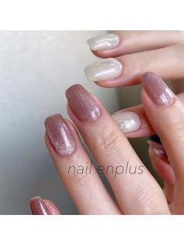オンプリュス(enplus)の写真/手元を美しく魅せる“似合わせ”シンプル。肌馴染みの良いオーダーメイドカラーで、働く指先に品格を。