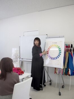 ブリエ(Briller)の写真/【全国で50人弱の「顔タイプ協会認定講師」が在籍！】経験豊富なスタッフが、お悩みに合わせて施術します☆