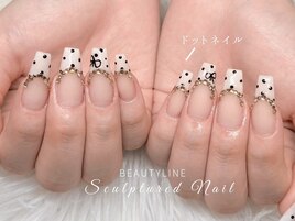 流行りのドットネイル