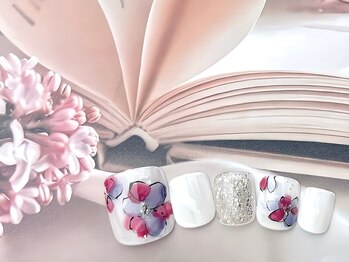 ネイルサロン&スクール ジーナ(GINA)/手書きフラワー×ホワイト