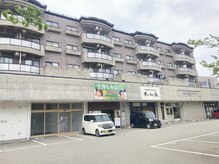 リゼラアンドコー 金沢もりの里店(LIZERA&Co)/入り口は建物裏側にございます！