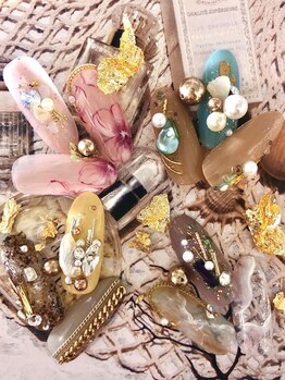 アジュールネイル 桜川店(AzurNail)の写真/【10本Art付け放題¥7300】とことん華やかに♪スワロも付け放題！キラキラ”フラッシュネイル”もオススメ★