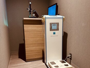 キュアフロウ 橿原店/3、体組成計で体状態をチェック