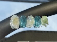 ゆびノさき イバラキシ(ibarakishi)/グリーンラメ&ぷっくりネイル