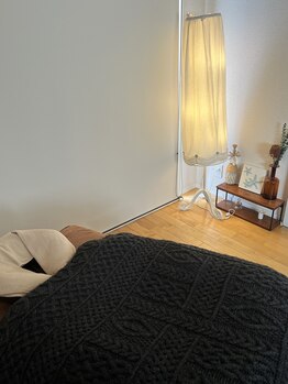 サロンドオー(salon de eau)/間接照明のみの落ち着いた空間