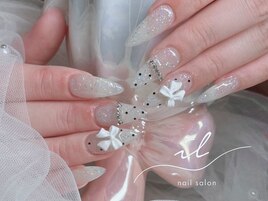 ホワイト×水玉ネイル
