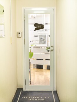 スタジオティーティー 関内店(STUDIO TT)/4階に上がって左側です☆
