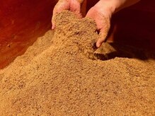 ゆうわ酵素風呂 2の雰囲気（当店の酵素風呂は米ぬか100%！愛情こめたふかふか酵素風呂◎）