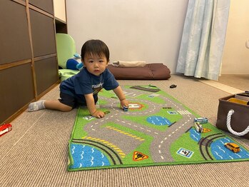 子育てママの整体サロン/施術中のお子様の様子