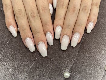 ネイルダウン(NAIL DOWN)/清楚ホワイトネイル