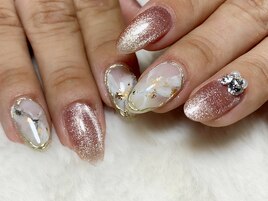 冬のホワイトのニュアンスネイル