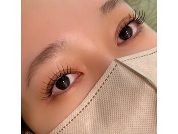 リタ チュウオウバシ(LiTA.chuo-bashi)の写真/【上品×ボリューム目元】＆healthy☆まつげパーマ×マツエクで華やか目元に！高持続LEDマツエクも