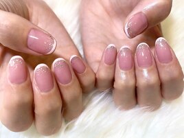 キラキラ×フレンチネイル◎