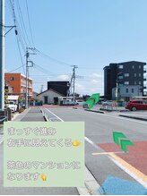 オンフリーク(ONFREEK)/奥に見える茶色いマンション