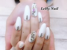 レヒネイル(LeHy nail)/ワンカラー×ビジューネイル