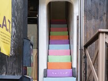ちゅーりっぷの雰囲気（カラフル階段を上がり2階になります）