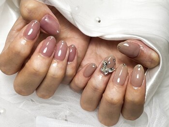 リア(Li'a)の写真/シンプルだけど上品なネイルで指先を美しく♪カラーやデザインは自由自在！クーポンも多数ご用意◎