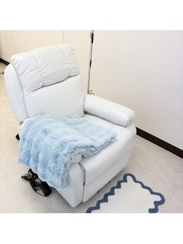 ピピ(pipi)/白×水色