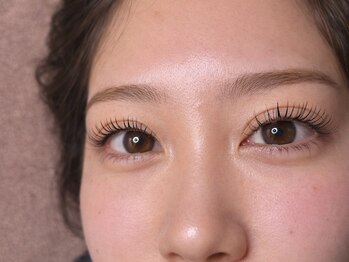 モルレーヴ(MOLREVE)/軽くて持ち良し自然に盛れる目元