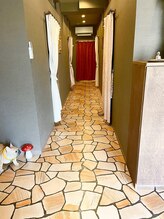 アジアンリラクゼーション ヴィラ 北大通り店(asian relaxation villa)/ロビーからお部屋へ