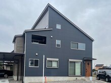 ドットカノア(.Kanoa)/サロン外観(看板が出てる入口へ)