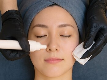 ボーンオム(Born Homme)の写真/【ハイドロ毛穴洗浄¥4000】毛穴ごっそり大洗浄!艶やかな毛穴レス陶器肌に♪凹凸・赤ニキビもケア◎